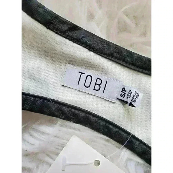 Tobi TURN IT LOOSE DRESS IN CREAM & BLACK snakeskin print sz small - Picture 8 of 12